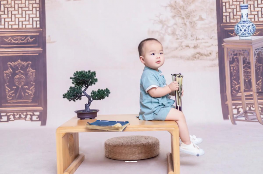 乌海女宝宝换尿布 乌海女宝宝换尿布